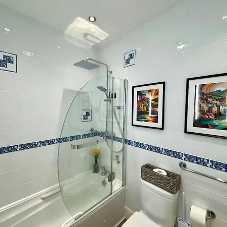 Holiday home Luxury Sea View With Multi Balcony And Private Onsite Parking Only 300m From The